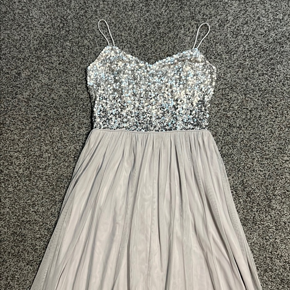 Adrianna Papell Silver/Gray Long Dress Size 2 EUC - Picture 1 of 7